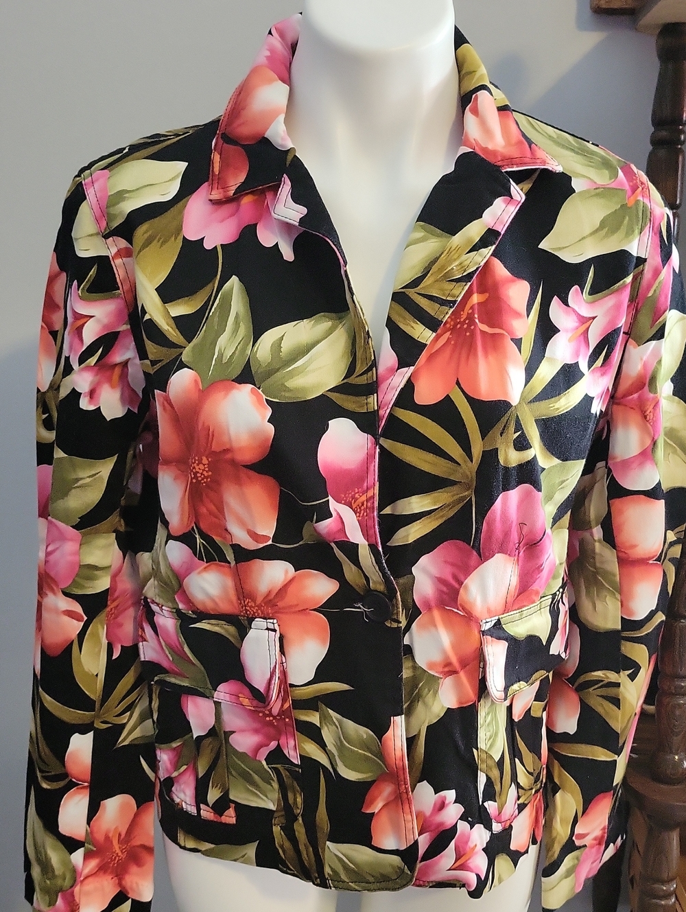 Caribbean Joe Black Jacket with Olive & Gold Accents...size Large